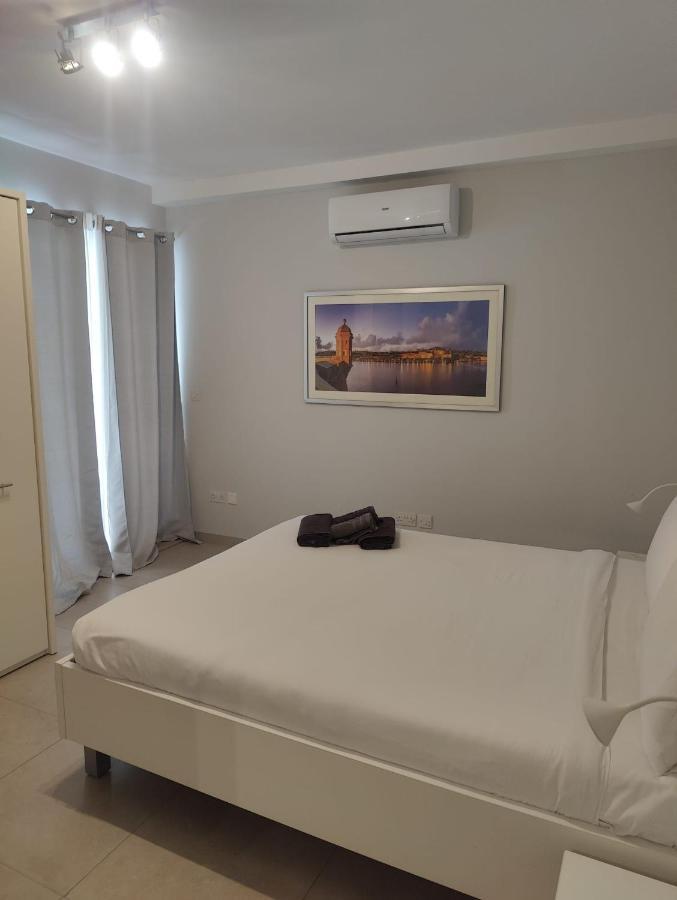Gzira, 2 Bedroom Apartment Esterno foto