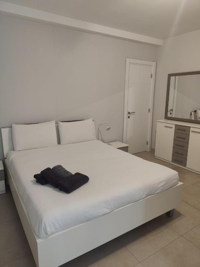 Gzira, 2 Bedroom Apartment Esterno foto